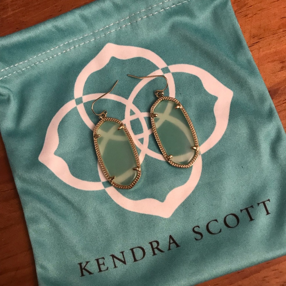 Kendra Scott Elle light green earrings